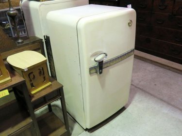 昭和30年代のレトロなNational冷蔵庫、入荷しました！冷えます！！