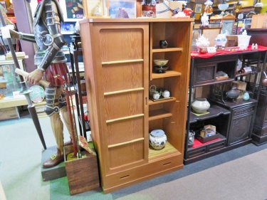 人気の置水屋を入荷しました！すぐ売り切れるので、要チェックです！茶道具は、京都の業者さんも買付に来る品揃え！